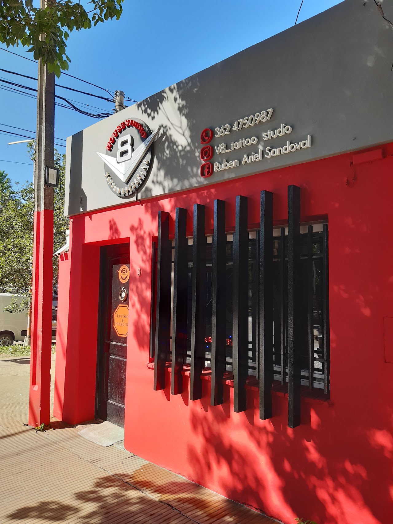 Fachada de House Studio V8 Tattoo Piercing